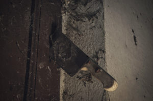 Foto inquietanti di una vecchia casa abbandonata