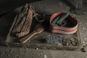 Foto inquietanti di una vecchia casa abbandonata