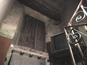 Foto inquietanti di una vecchia casa abbandonata