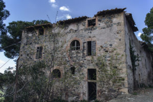 Un villaggio abbandonato in Toscana