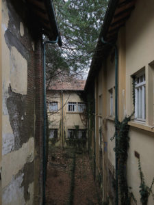 Una colonia abbandonata sulla montagna