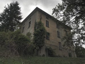 La Casa Che Attende, Ville Abbandonate in Italia