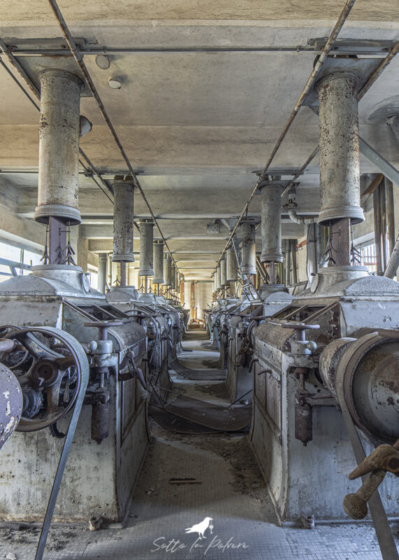 Fabbriche e industria del Novecento. Un vecchio mulino abbandonato.
